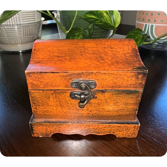 Vintage Wooden Trinket Box Clock (Clock Works) - Picture 5 of 5